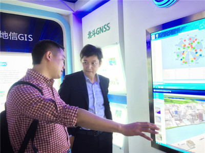 東湖高新區新聯會會長晏鳴率隊考察珞珈德毅科技，共話信息系統集成服務新篇章